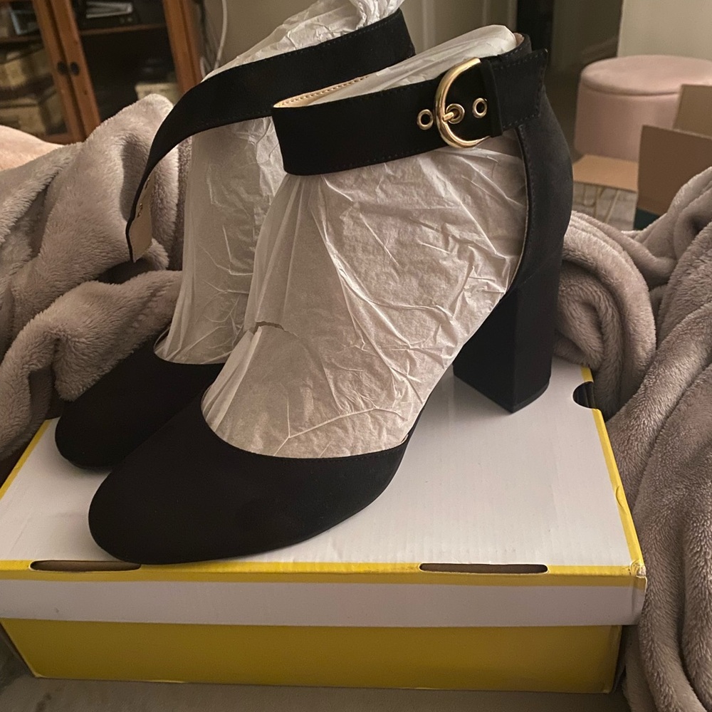 Black dress shoe